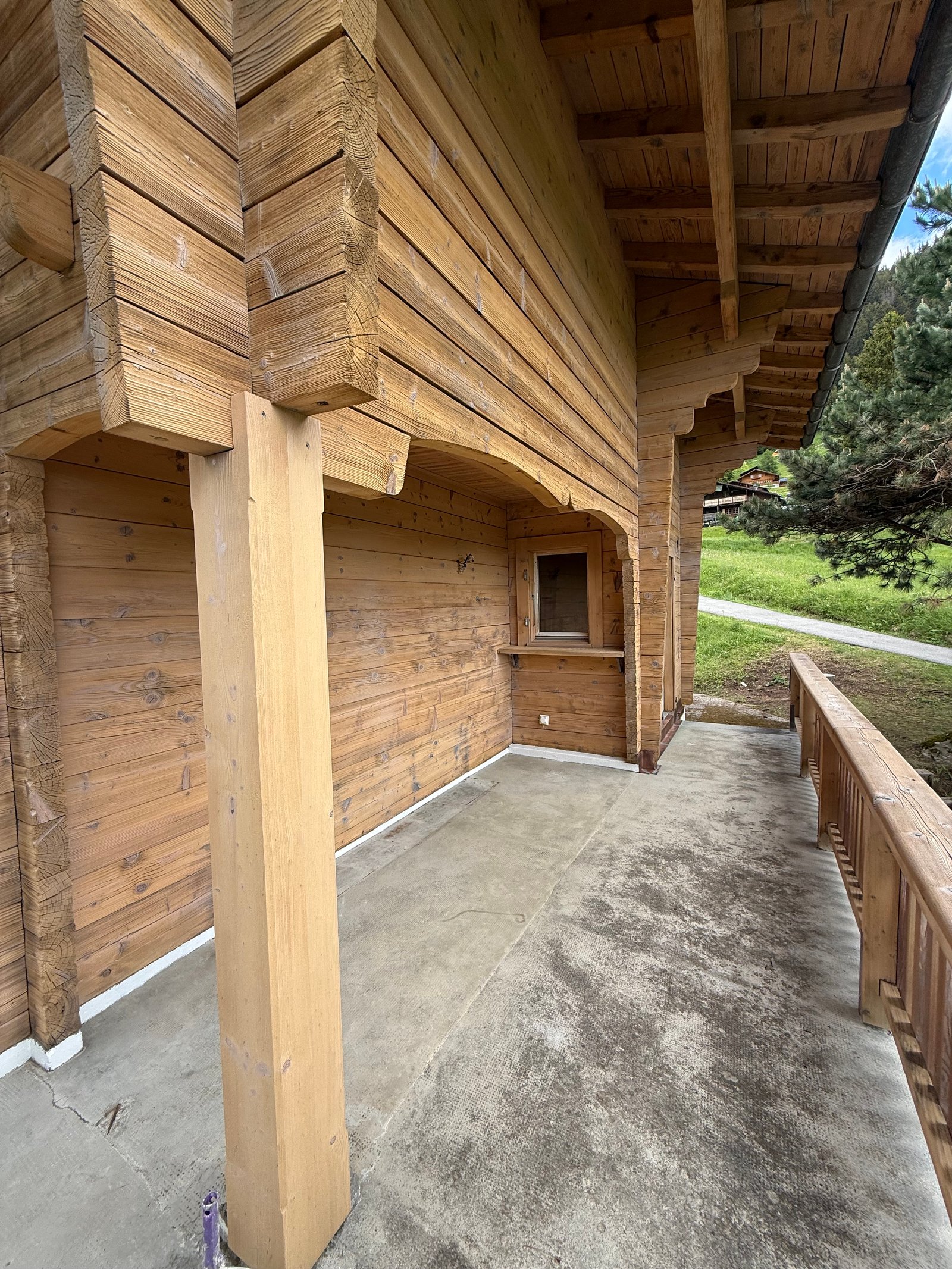 Lasure et traitement bois chalet en Valais · MNPro