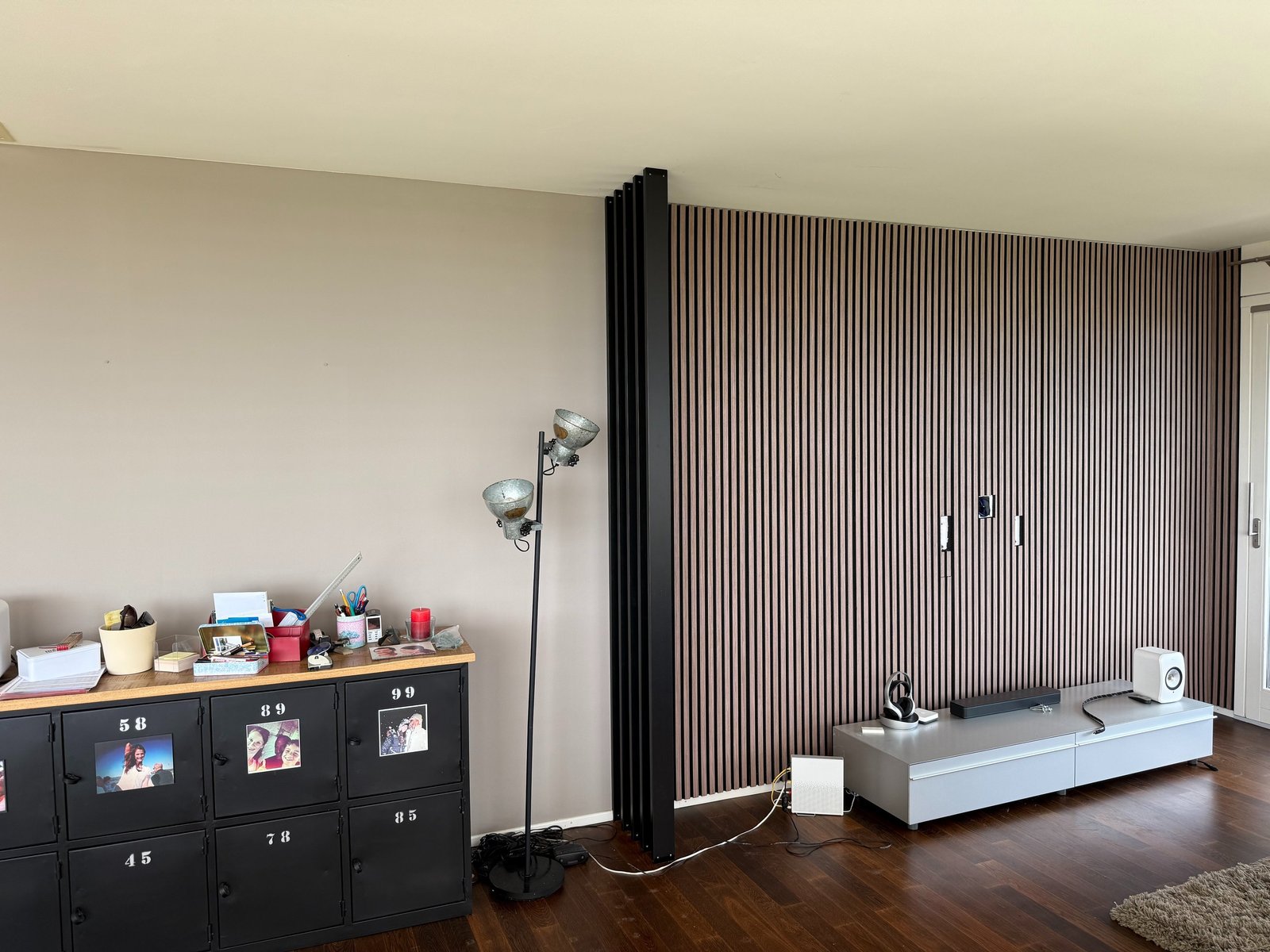 Panneaux acoustiques decoratifs poses dans une residence a Montreux