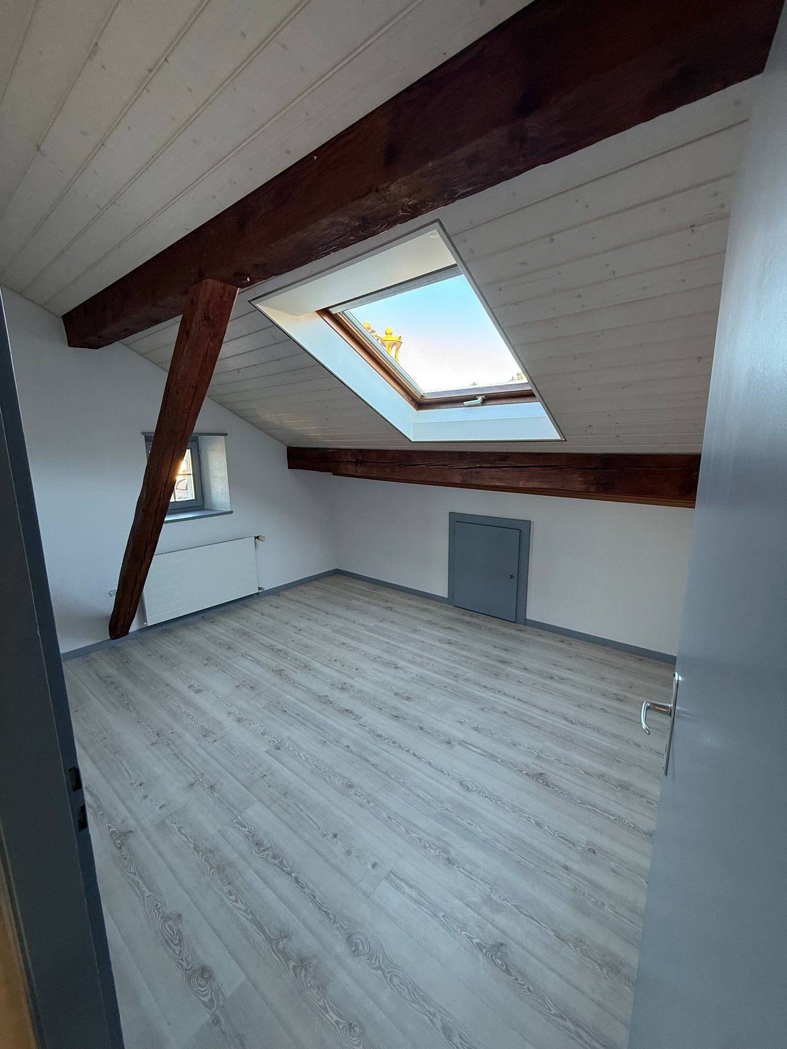 Mise en peinture d'un interieur a Montreux